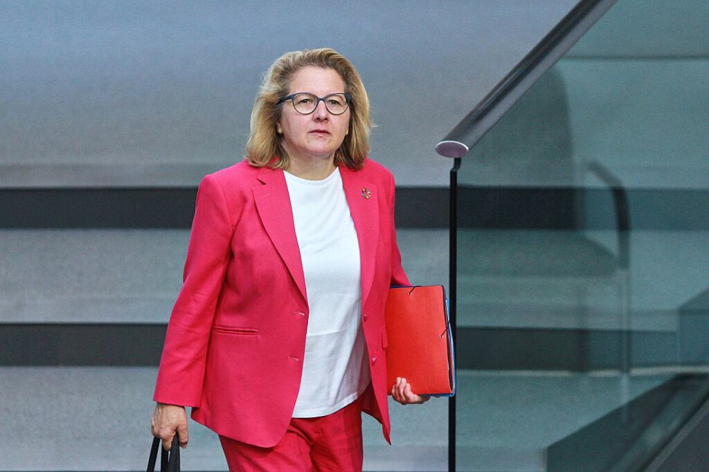 Entwicklungsministerin beklagt Einschnitte für ihr Ressort