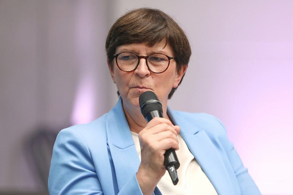 Esken wirft AfD Plan zur Zerstörung demokratischer Grundordnung vor