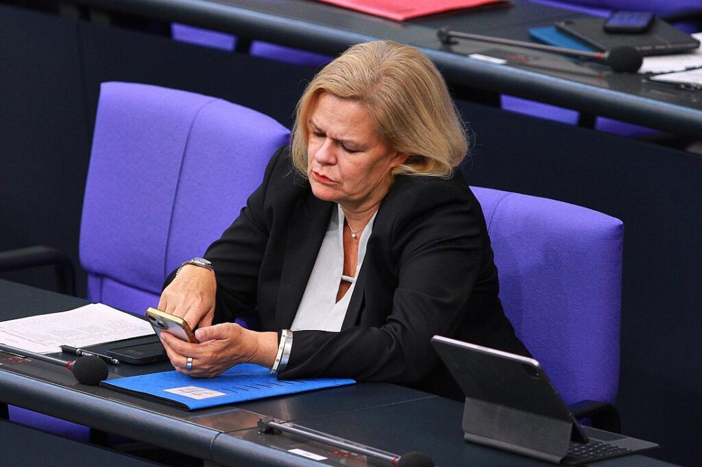 Faeser verspricht enge Abstimmung mit Nachbarstaaten an den Grenzen