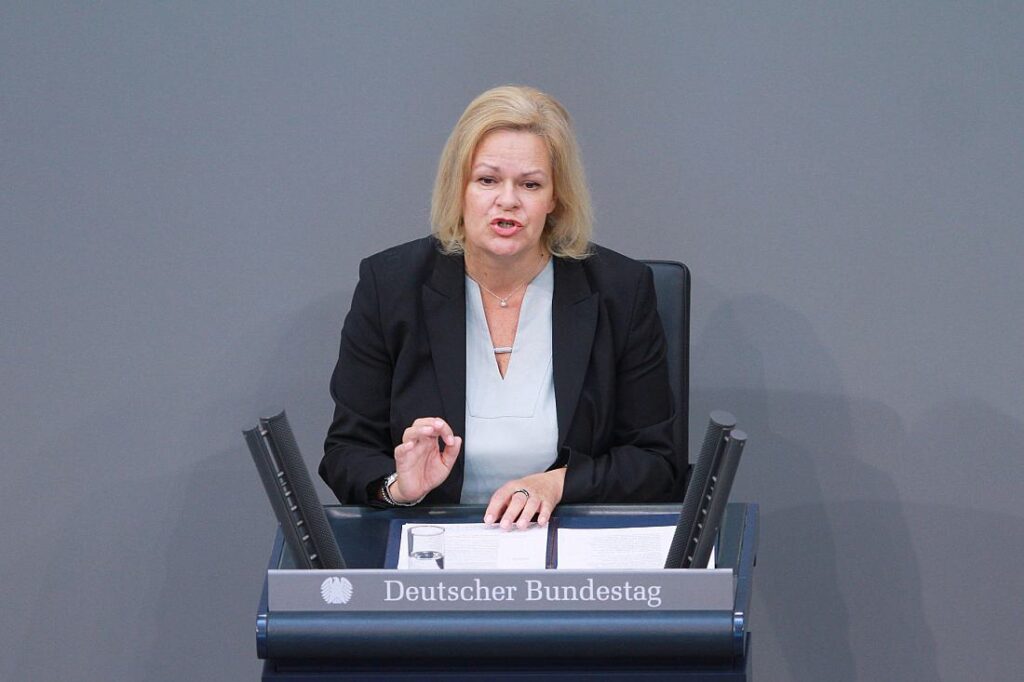 Faeser verteidigt Sicherheitspaket