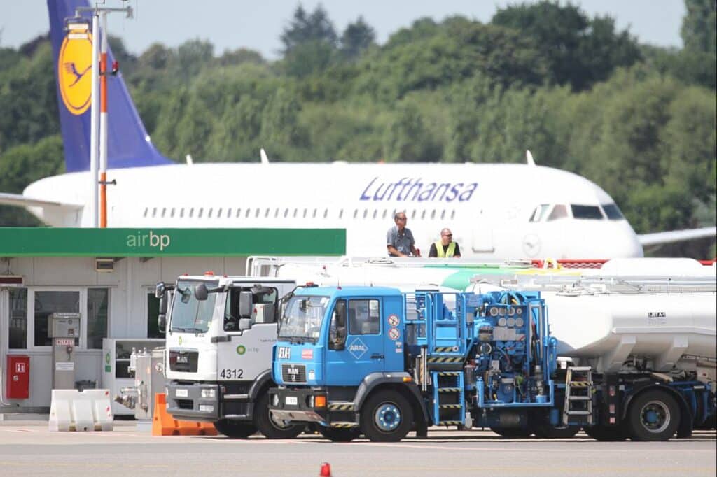 Luftfahrtverband will später auf E-Fuels umsteigen