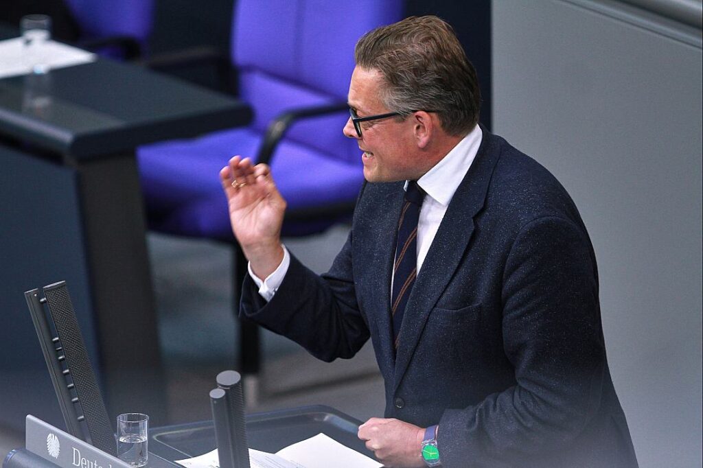 Nach Experten-Kritik: Grünenfraktion hält an Sicherheitspaket fest