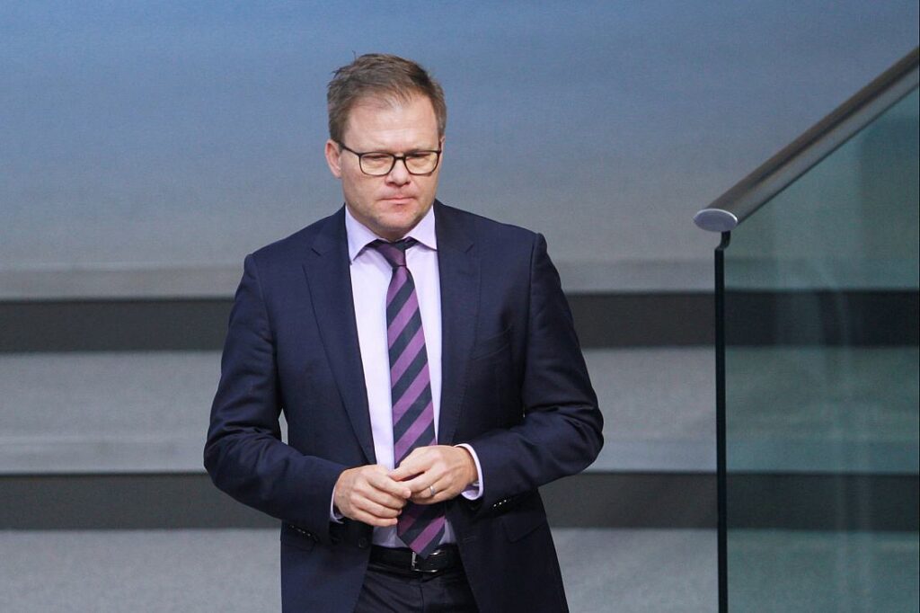 Ostbeauftragter bedauert Intel-Entscheidung