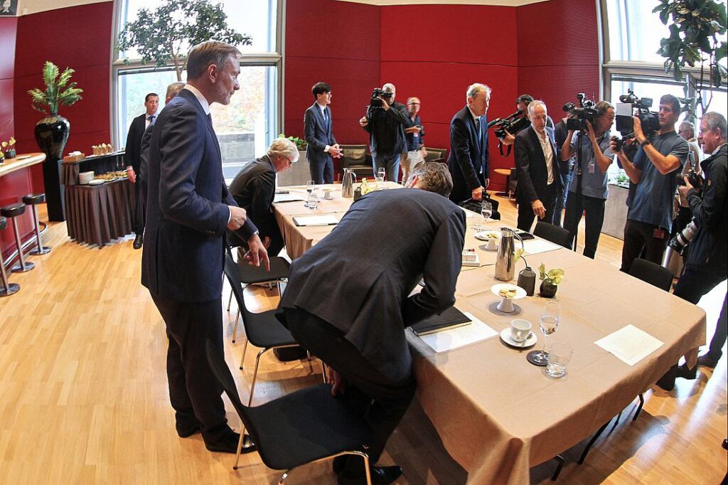 Banaszak kritisiert FDP und SPD für neue Gipfelrunde