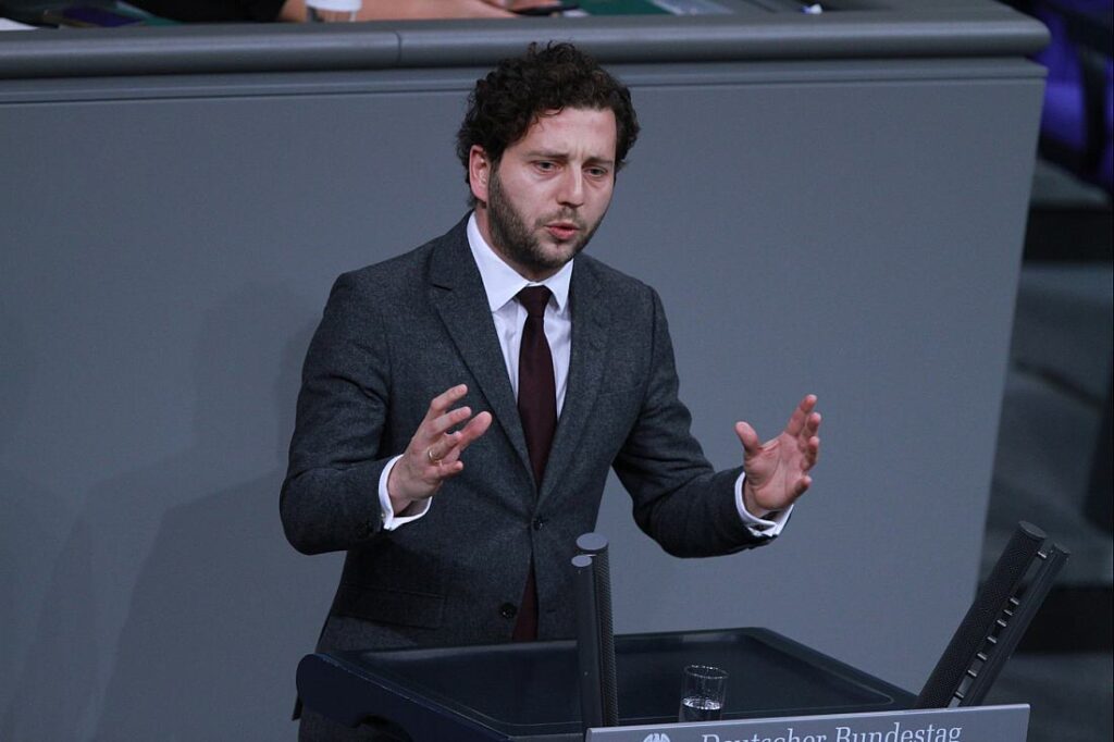 Banaszak spricht sich für Lockerung der Schuldenbremse aus