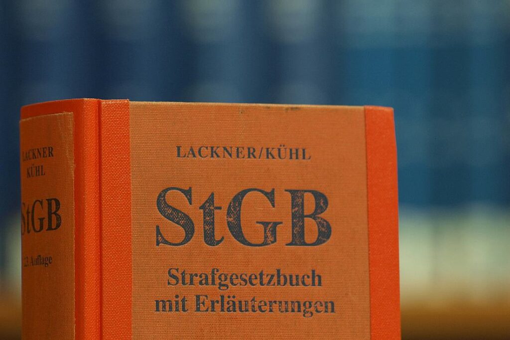 Bayerisches ObLG: Gleichsetzung von Grünen und Nazis strafbar