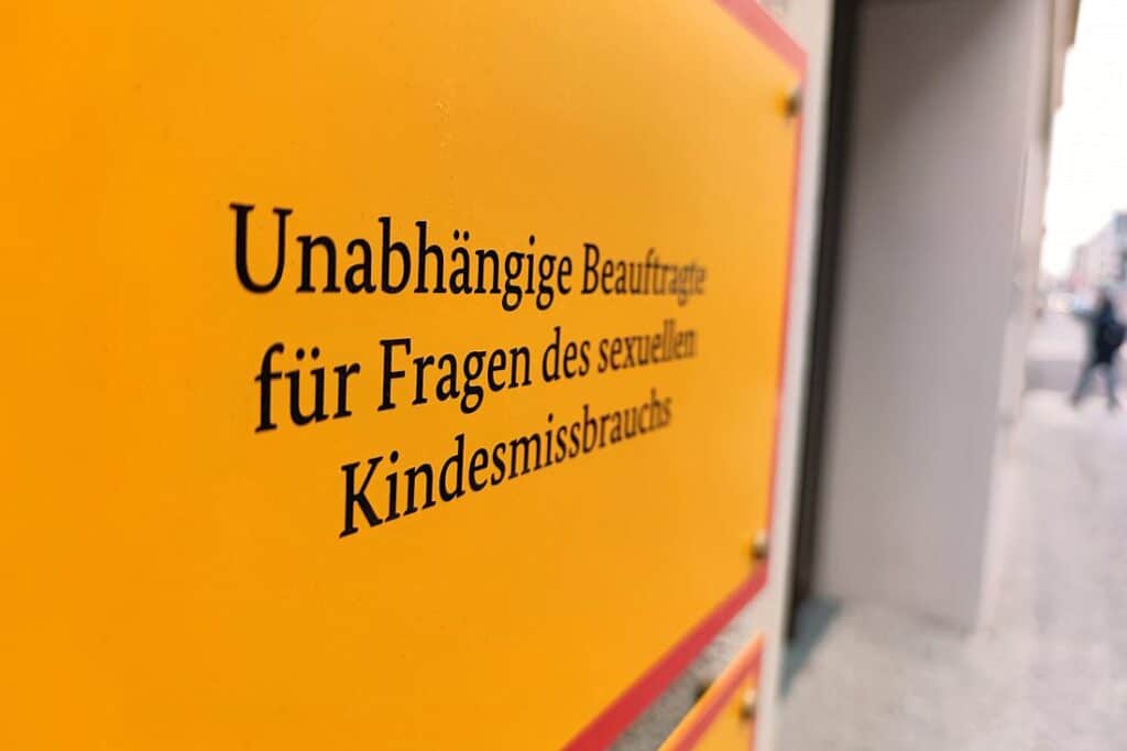 Beauftragte will Eröffnung von Missbrauchsopfer-Mahnmal besuchen