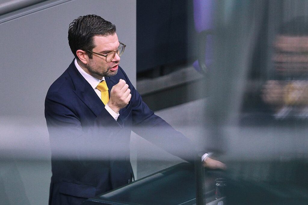 Buschmann erwartet weitere Aktivitäten ausländischer Agenten