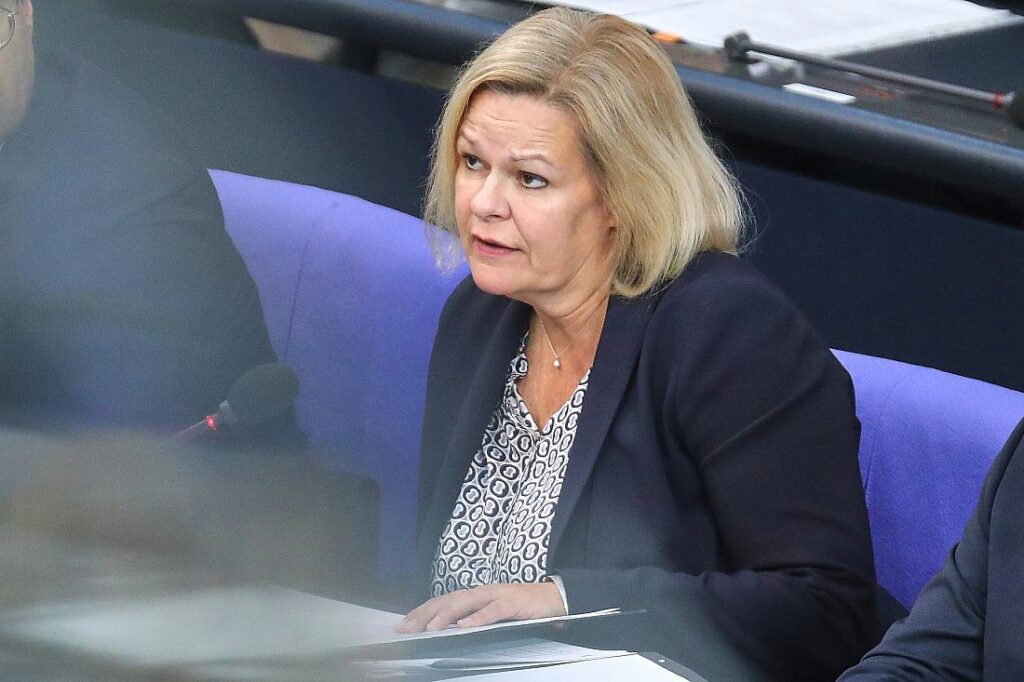 Faeser für beschleunigte Asylverfahren an EU-Außengrenzen