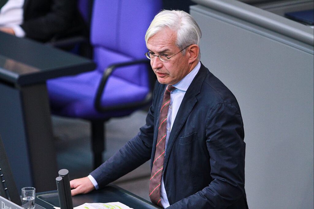 Middelberg erwartet deutlich größere Löcher im Haushalt