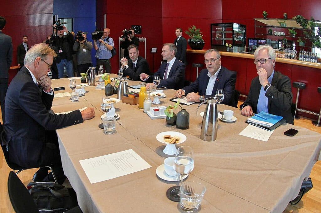 Rehlinger drängt nach Wirtschaftsgipfeln auf konkrete Maßnahmen