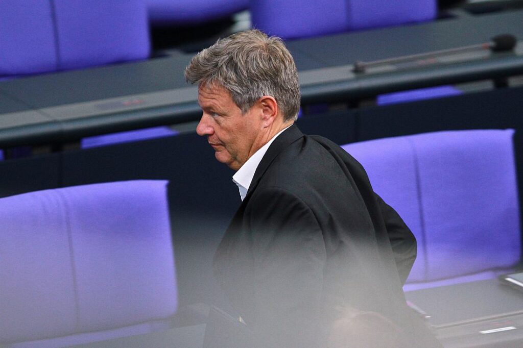 Umfrage: Deutsche finden Robert Habeck nett, aber inkompetent