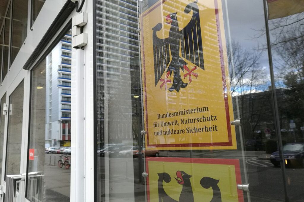 Umweltministerium verlangt EU-Regeln für Einweg-E-Zigaretten