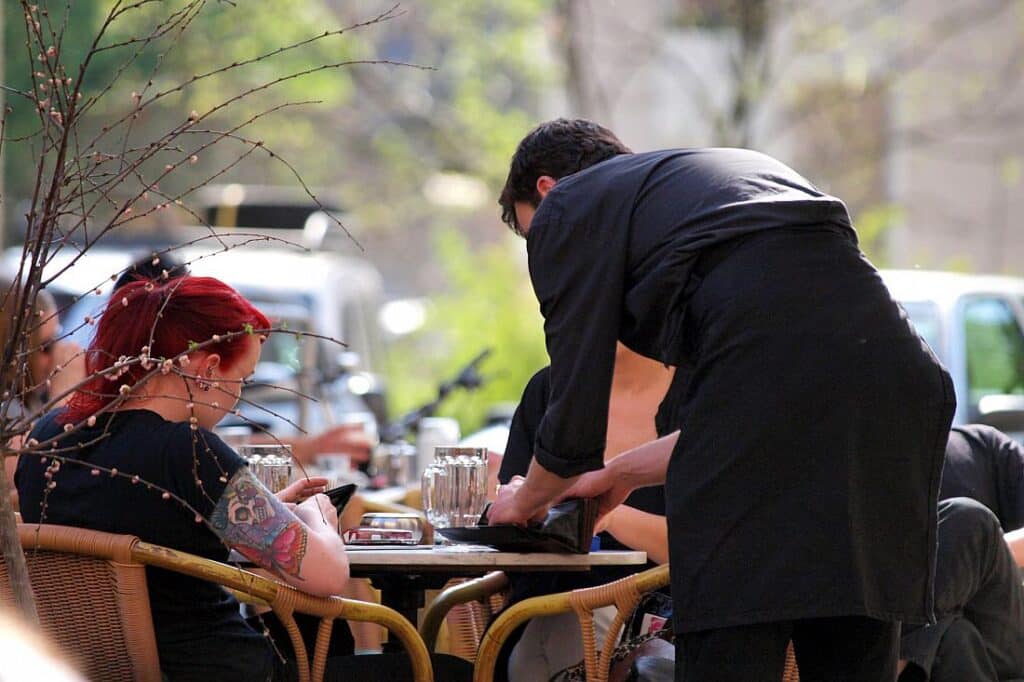 Union warnt im Mindestlohn-Streit vor höheren Restaurant-Preisen