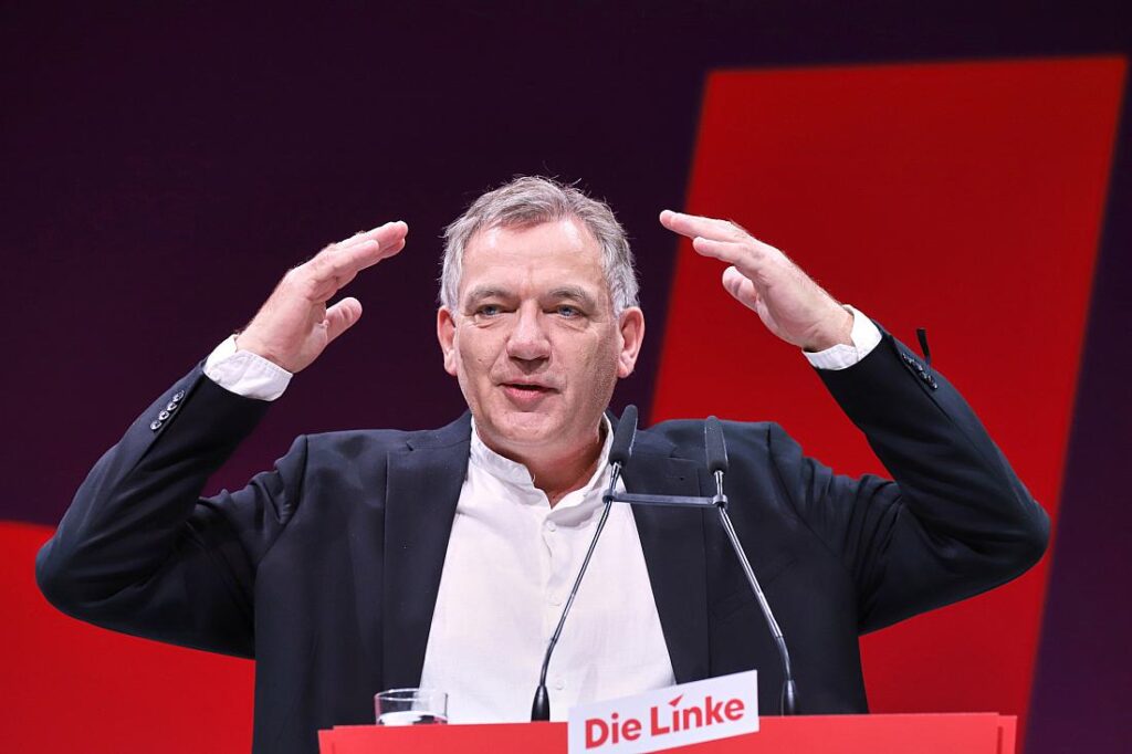 Van Aken kritisiert Scholz und Baerbock für Umgang mit Iran