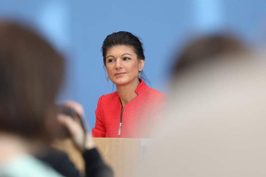 Wagenknecht in Debatte um Pflegeversicherung gegen Beitragserhöhung