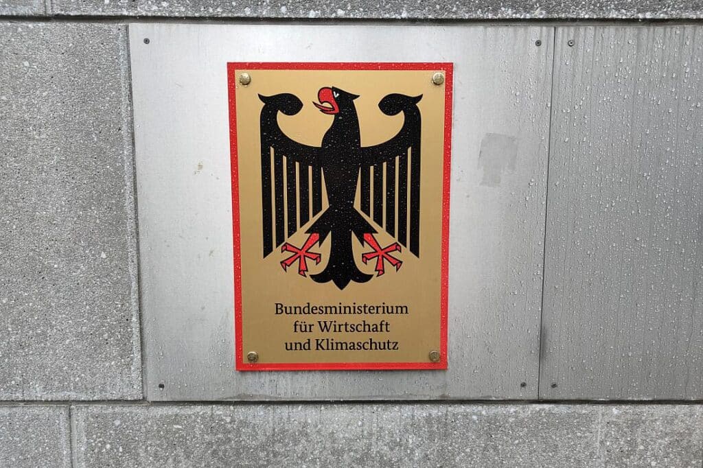 Wirtschaftsministerium verteidigt Prämie für Langzeitarbeitlose