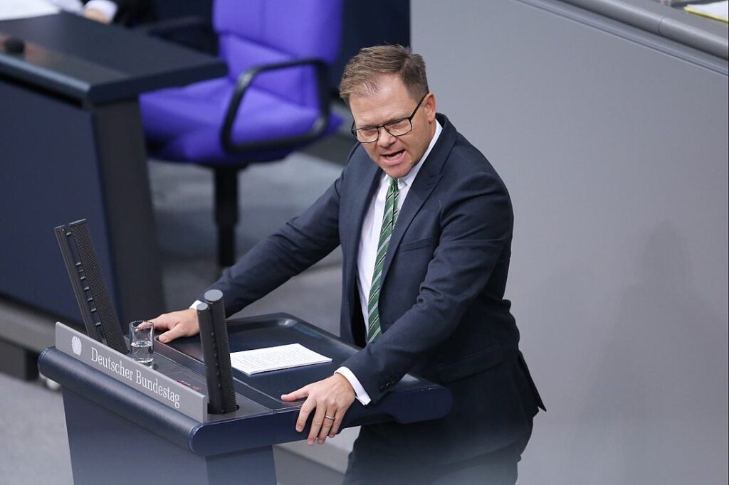 Bundestag erinnert an 35 Jahre Mauerfall