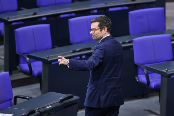 Buschmann wirbt für Schwarz-Gelb nach Neuwahl