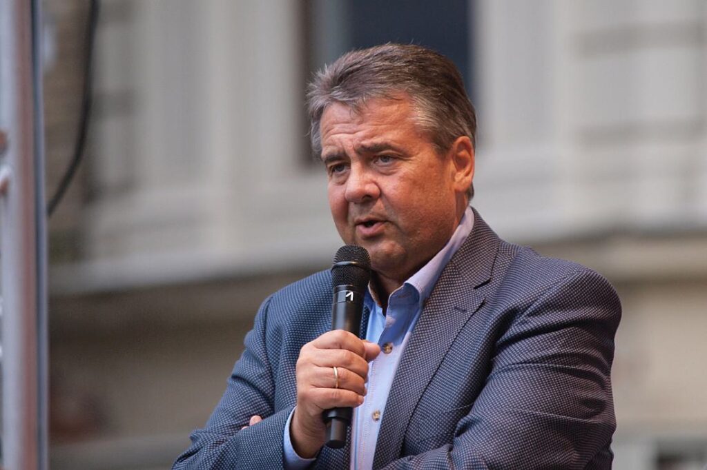 Gabriel wirft SPD-Spitze reines Machtstreben vor