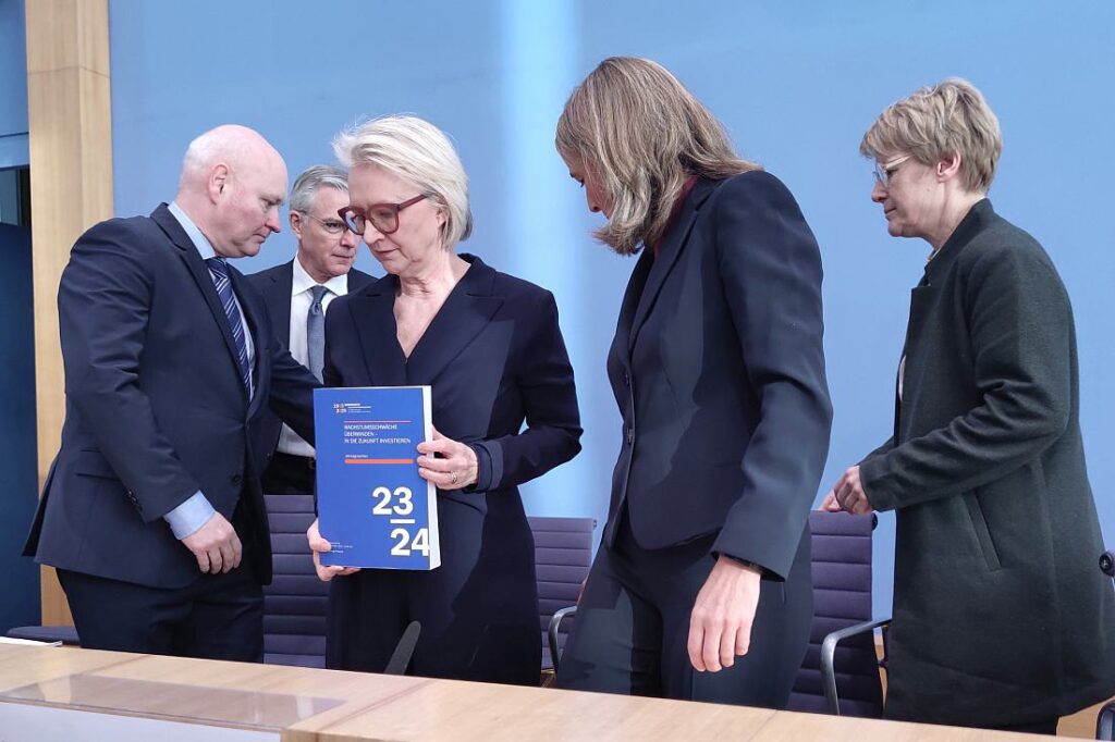 Generalsekretär der Wirtschaftsweisen sieht Streit als Belastung