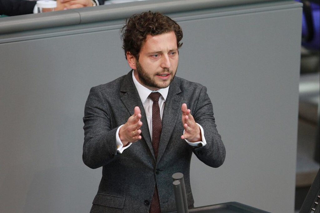 Grünen-Vorsitzkandidat Banaszak sieht FDP vor Ampel-Absprung