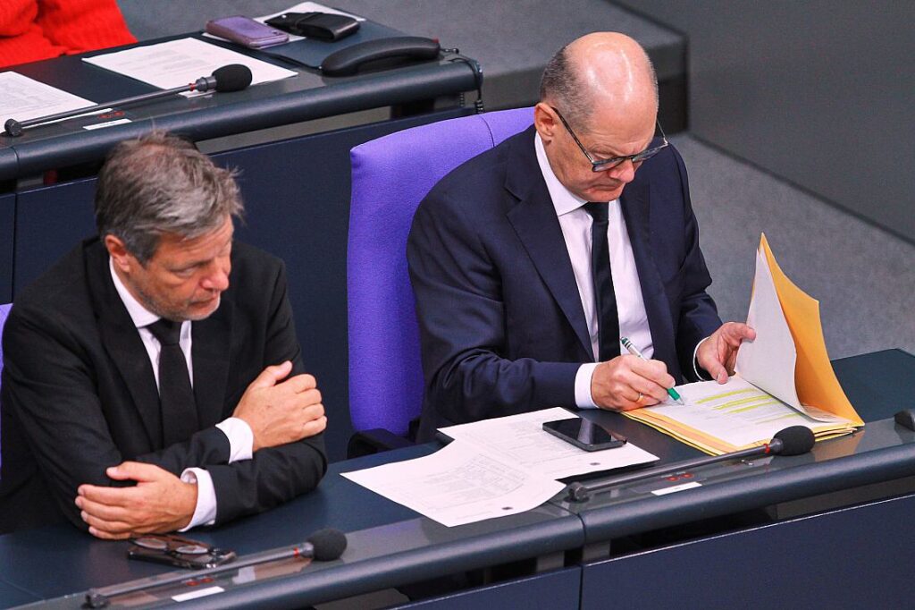 Habeck übt Kritik an Scholz und sich selbst