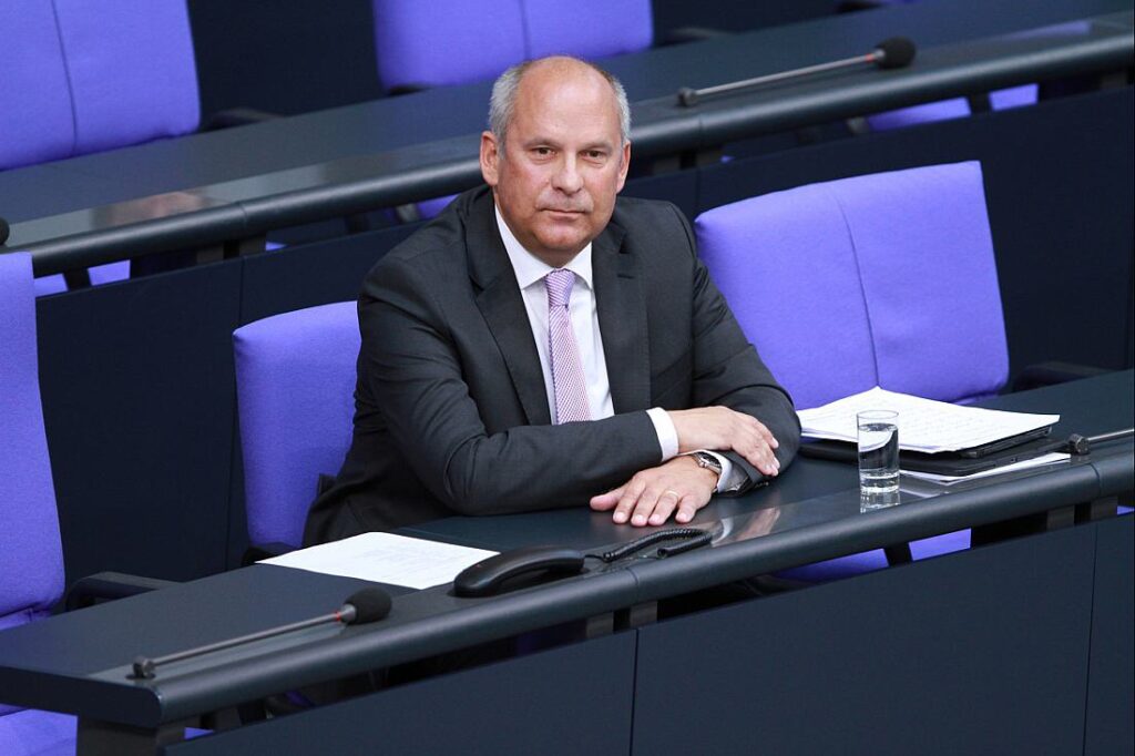 Hessens Innenminister will weitere Abschiebungen nach Afghanistan
