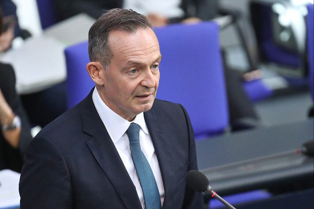 KORREKTUR: Wissing tritt aus FDP aus und bleibt Verkehrsminister