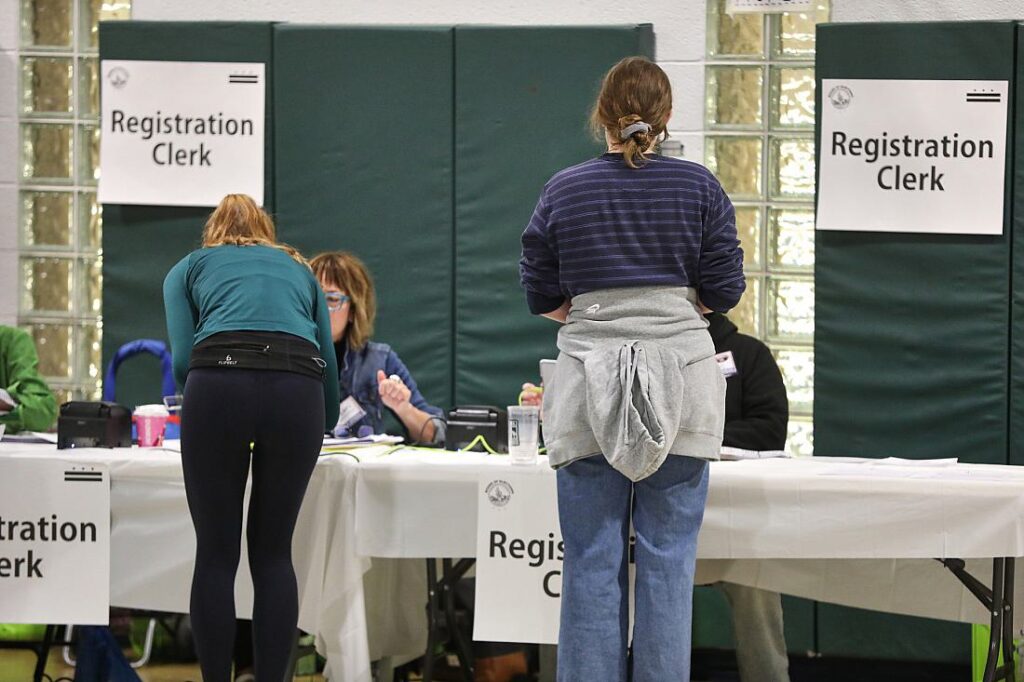 Keine Überraschungen bei ersten Ergebnissen zur US-Wahl