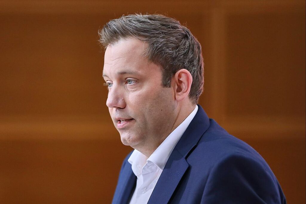 Klingbeil hält an Scholz fest und kündigt "zügige Entscheidung" an