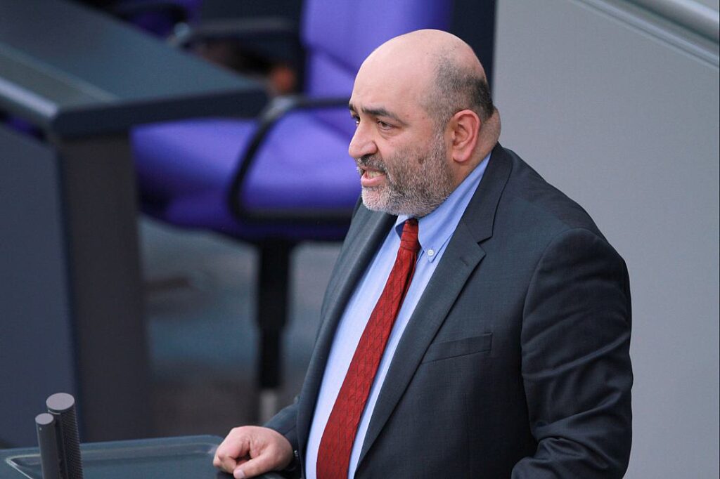 Noch-Grünen-Chef Nouripour offen für früheren Neuwahl-Termin