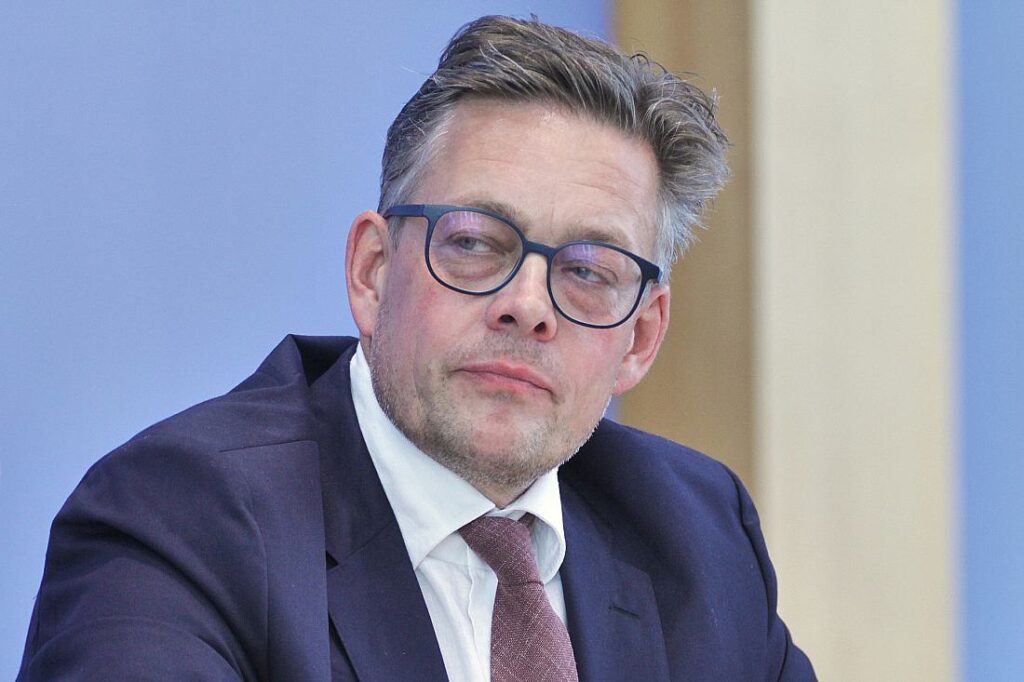 Von Notz verlangt nach Frachtflugzeug-Absturz zügige Aufklärung
