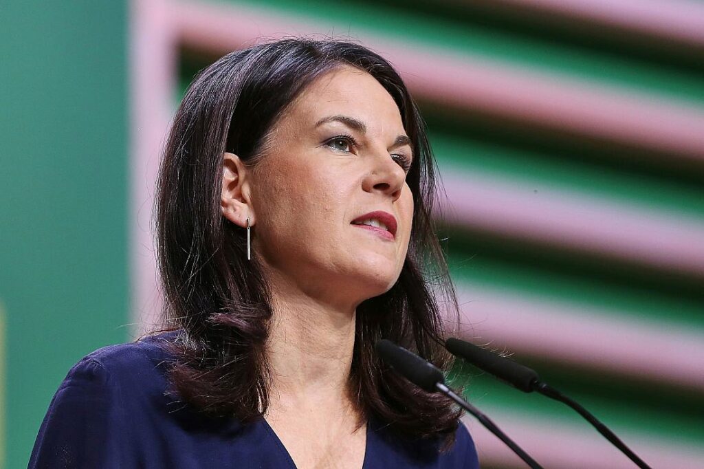 Baerbock: Merz schadet Deutschland massiv