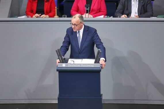 CDU stellt Anti-Migrations-Plan vor - Merz: AfD außen vor