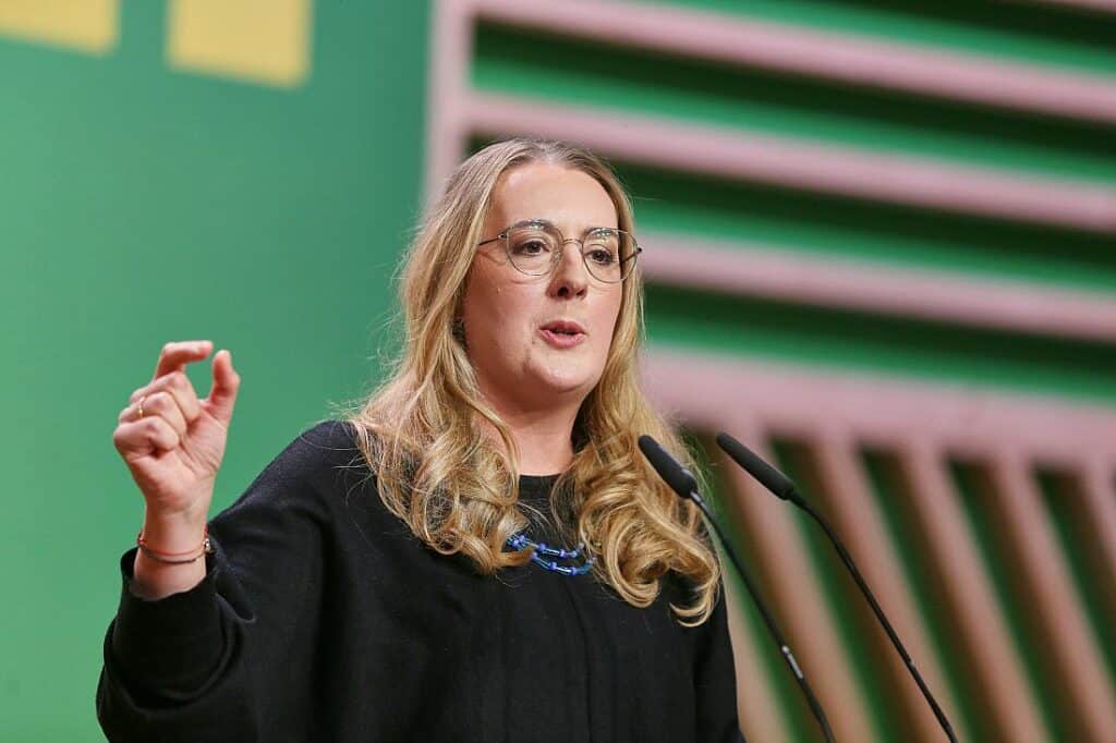Grüne werfen Merz Normalisierung von Rechtsextremen vor