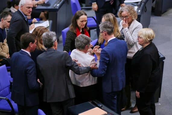 Haßelmann wirft Union und FDP "Erpressung" vor