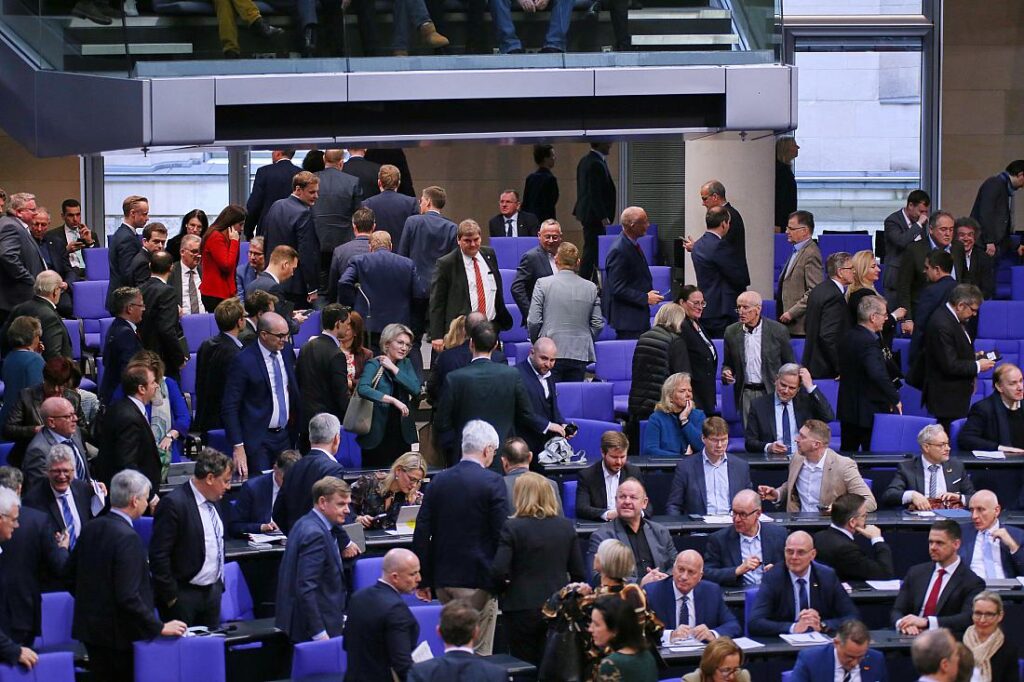 Sitzungsunterbrechung: Union rechnet mit langen Asyl-Verhandlungen