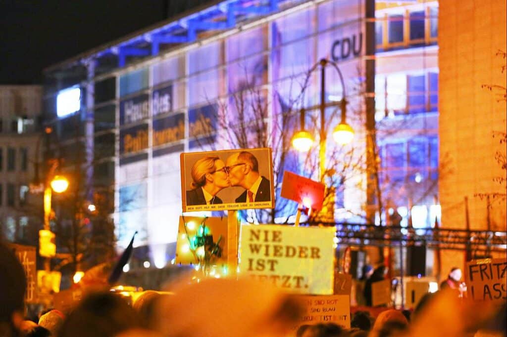 Brandmauer-Demos: Union will Förderstopp für Organisationen prüfen