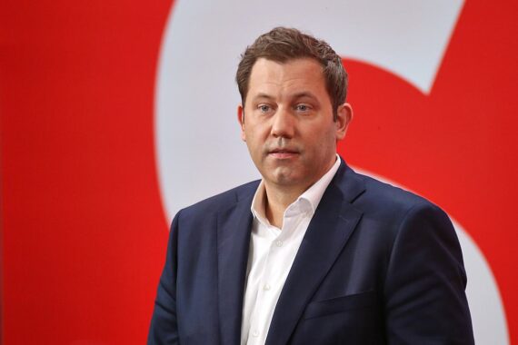 Klingbeil will Partei nach Niederlage "erneuern"