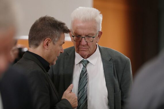 Kretschmann stellt sich in Grünen-Migrationsstreit hinter Habeck