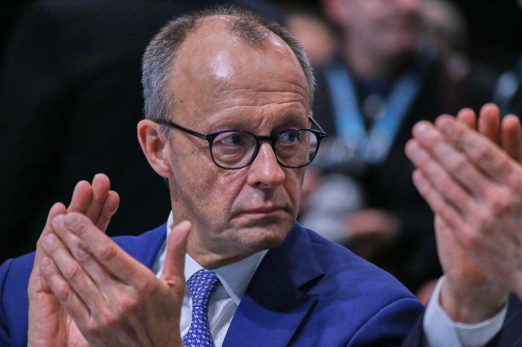 Merz erhält bei CSU-Parteitag Rückendeckung für Wahlkampfendspurt