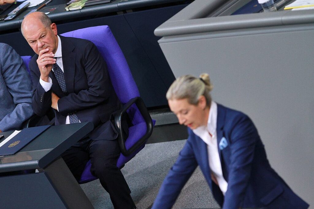 Scholz attackiert Weidel vor TV-Quadrell