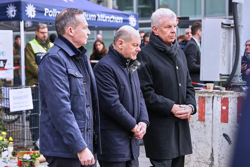 Scholz besucht Anschlagsort in München