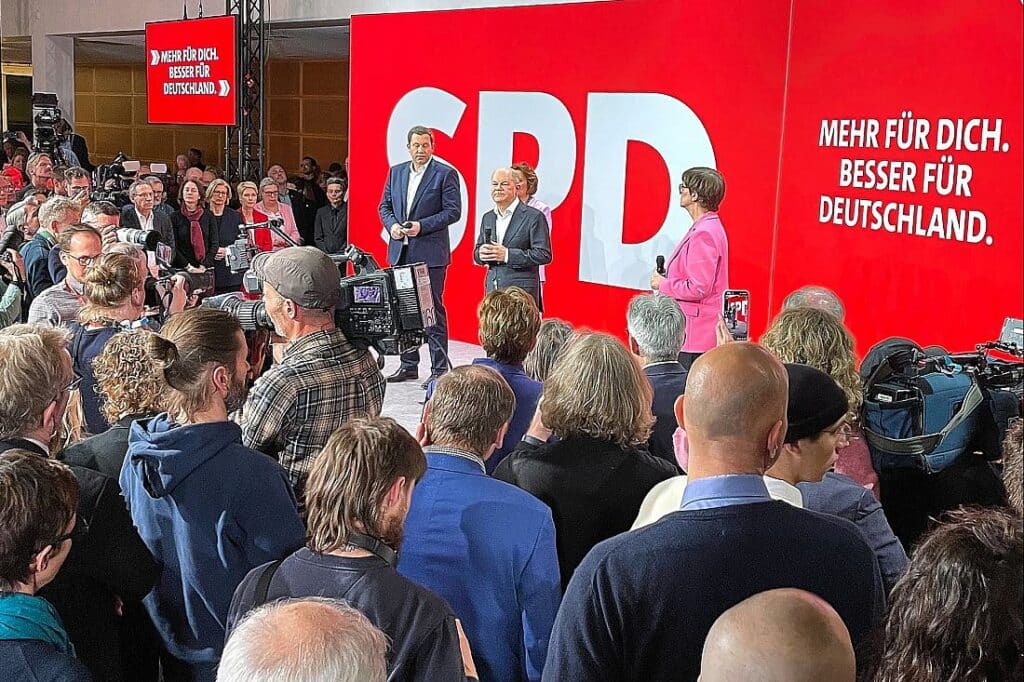 Scholz übernimmt Verantwortung für historische SPD-Wahlschlappe