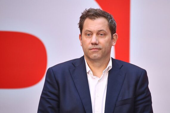 Schweitzer stärkt Klingbeil den Rücken