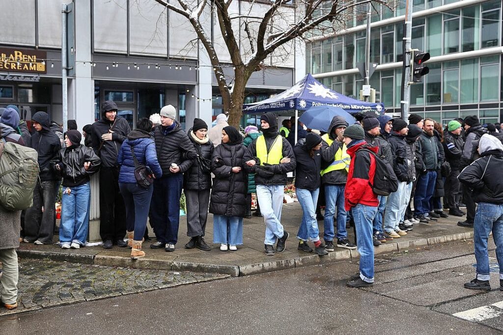 Spontandemo am Münchner Anschlagsort verhindert AfD-Gedenken