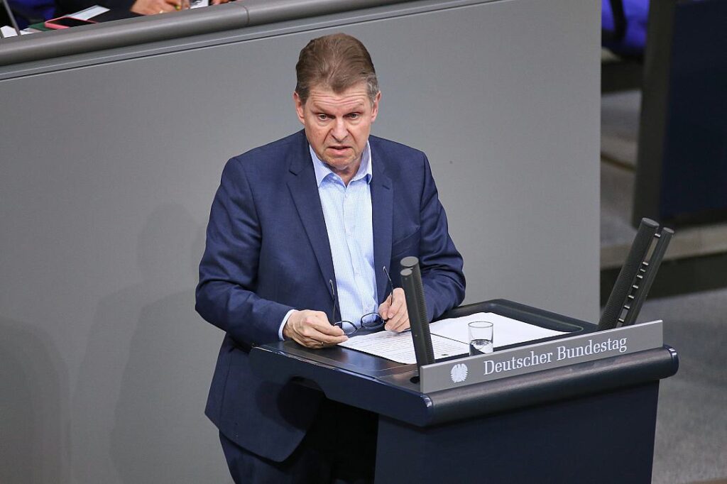 Stegner sieht Politik "an einer Weggabelung"