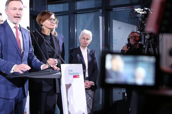 Strack-Zimmermann bringt sich für FDP-Parteivorsitz ins Spiel