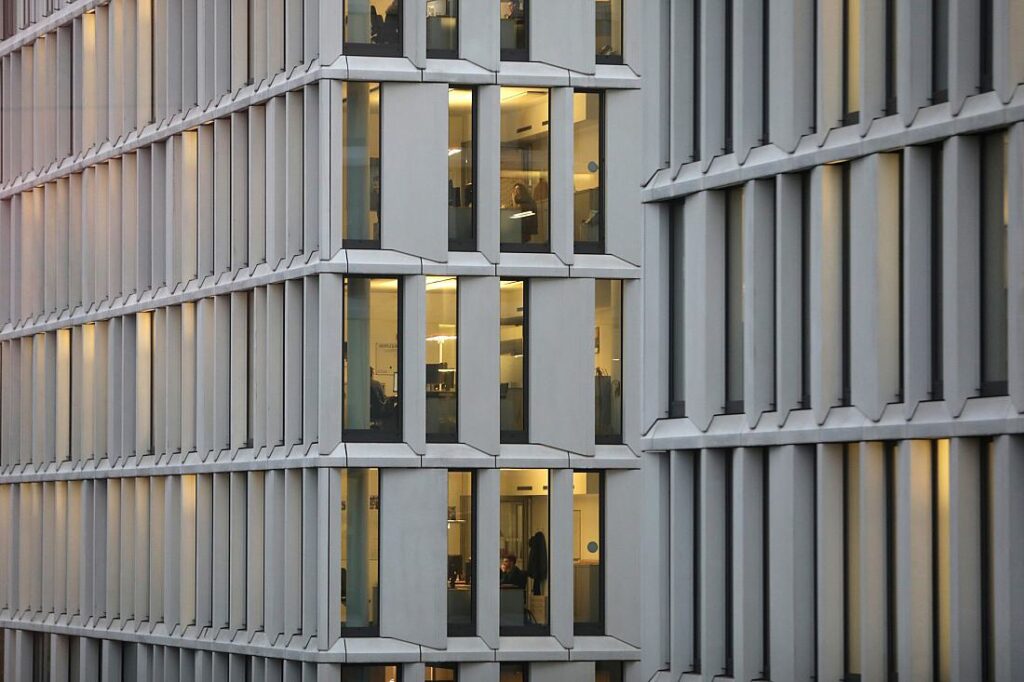 Studie: Zwei von drei Arbeitnehmern gehen krank zum Job